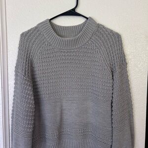 Universal Thread Light Gray Crewneck Sweater